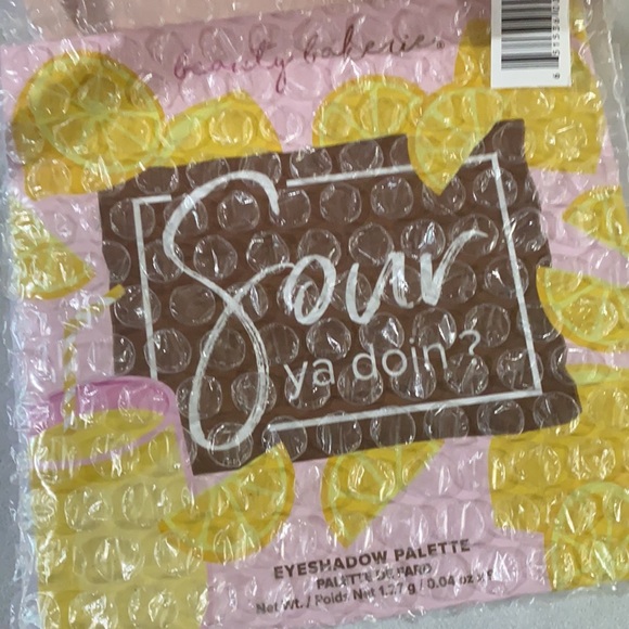 Beauty Bakeries eyeshadow palette NWT - Picture 2 of 3